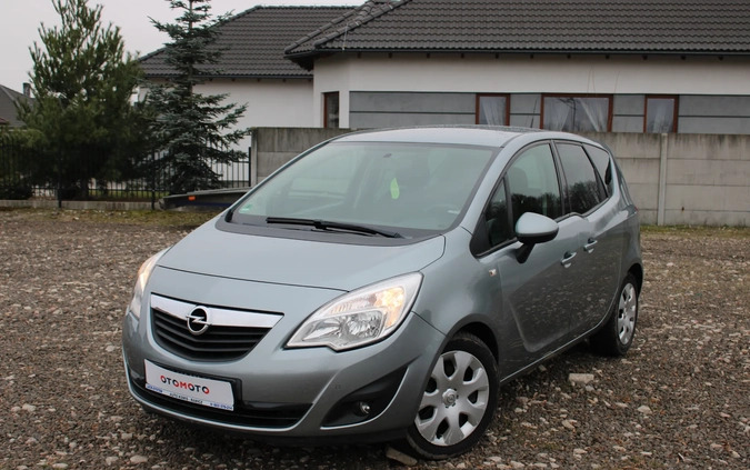 Opel Meriva cena 22900 przebieg: 176000, rok produkcji 2011 z Sianów małe 667